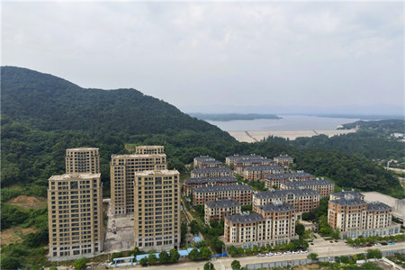 城[御景华庭]，附近交通便利，有大型商超再建，双学区房